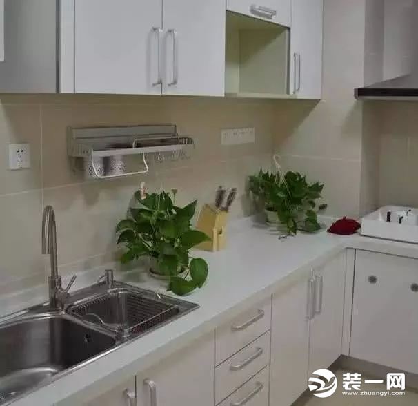 新房厨房装修实景图