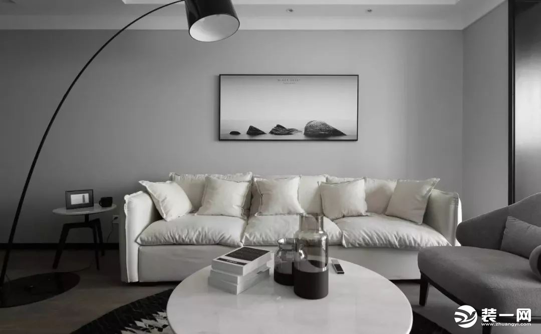 极简主义黑白灰沙发背景墙装修图
