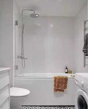 浴缸浴屏卫生间淋浴房玻璃隔断造型装修图片