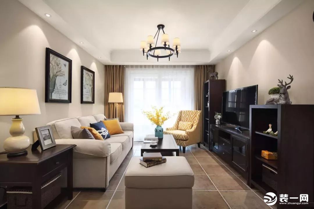 130平三室美式风格客厅沙发装修效果图