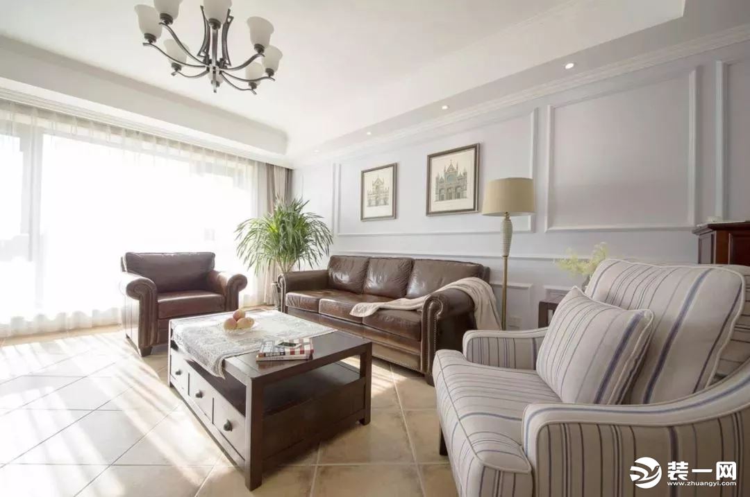 130平三室美式风格客厅沙发装修效果图