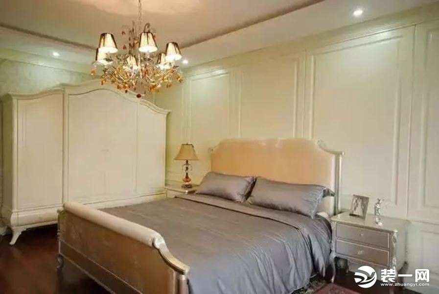 130平二室轻奢卧室设计巴洛克风格装修效果图