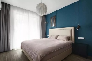 卧室深蓝色墙面装修效果