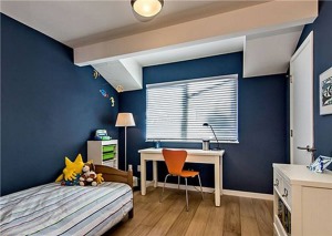 卧室深蓝色墙面装修效果图