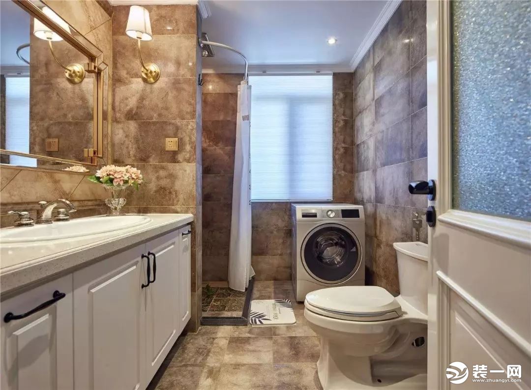 128平米三居室美式风格浴室卫生间装修效果图