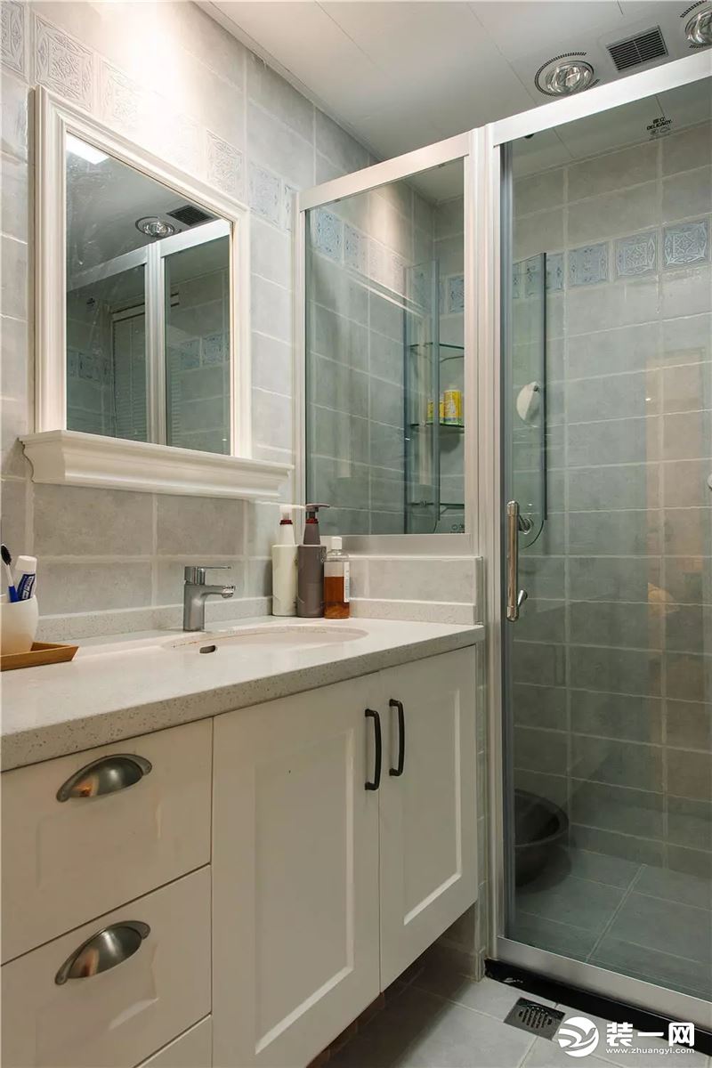 100平美式风格三居室浴室卫生间装修效果图