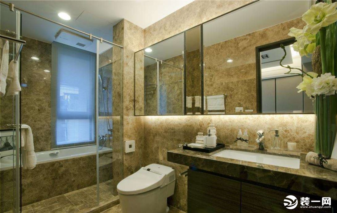 卫生间淋浴玻璃隔断装修设计展示—简约风格玻璃隔断图片
