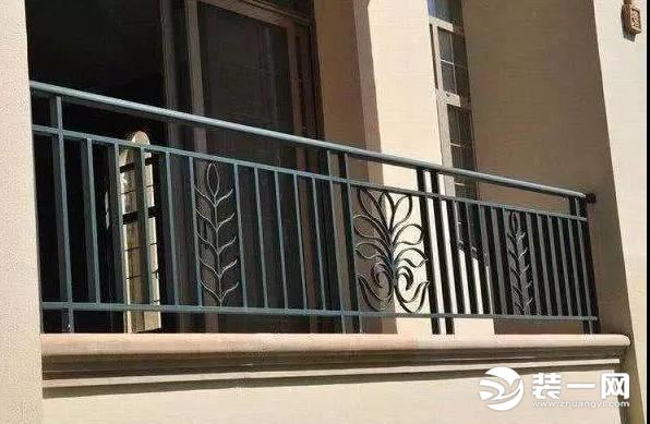 开发商装的阳台栏杆要更换吗