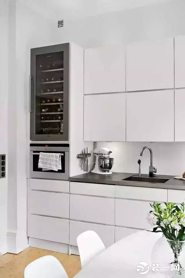 白色厨房橱柜装修效果图