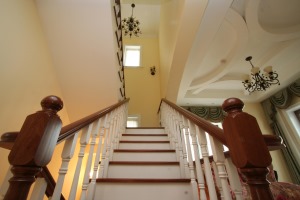 美式复式别墅楼梯装修效果图