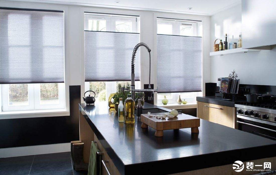 家庭窗户卷帘窗帘安装效果图片—厨房
