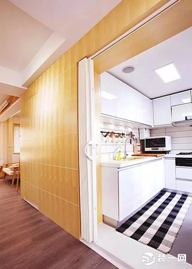 小户型厨房折叠门装修效果图