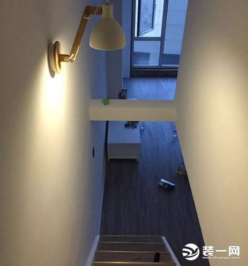 小公寓装修样楼梯间设计