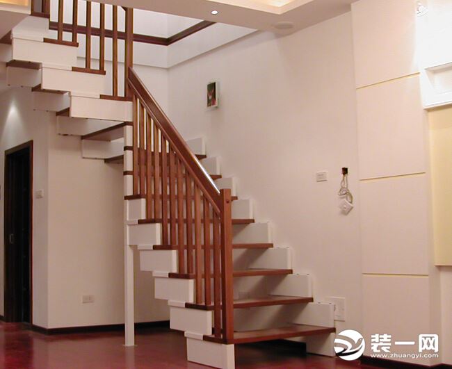 跃层住宅楼梯图片