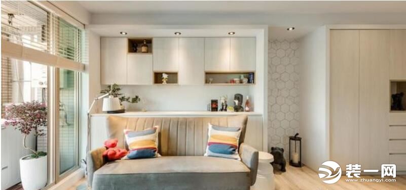 小户型北欧风格装修图—原木色客厅沙发