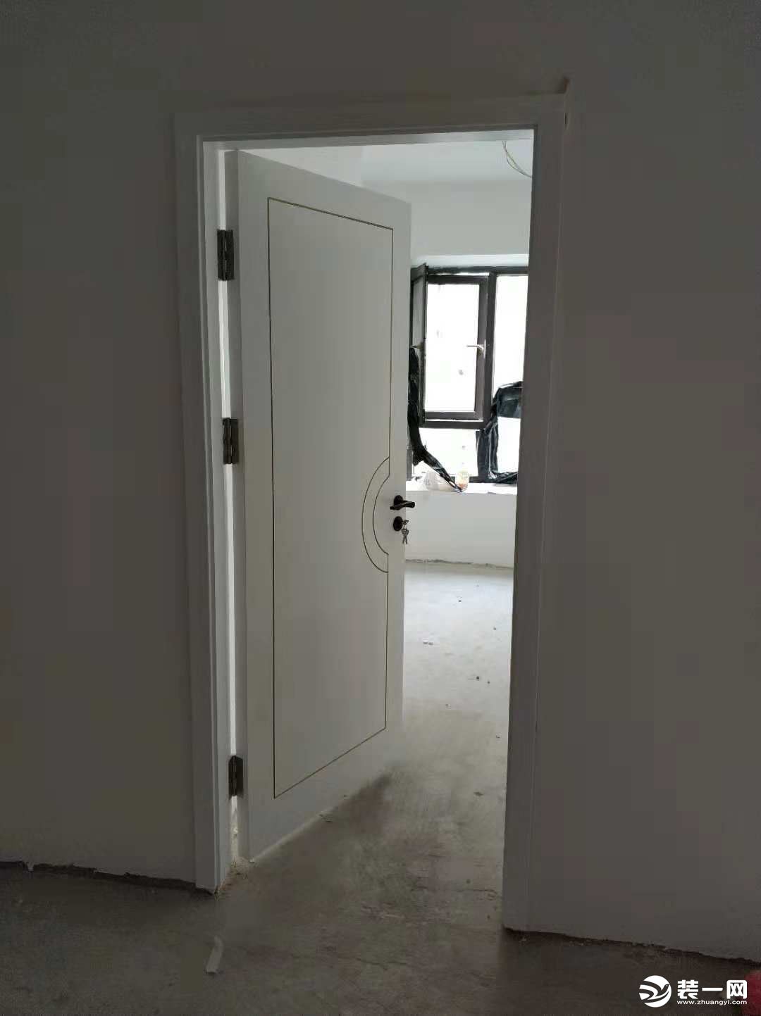 120平学区房旧房翻新改造室内门安装过程