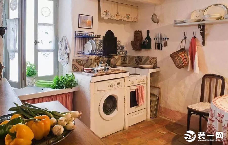 家里面积小，洗衣机该放哪里好？