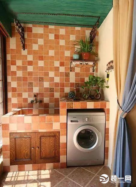 家里面积小，洗衣机该放哪里好？