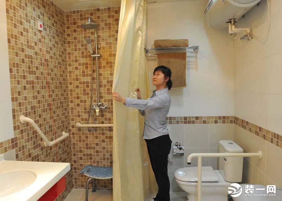 家里装修设计4：卫生间设计没有扶手容易摔跤