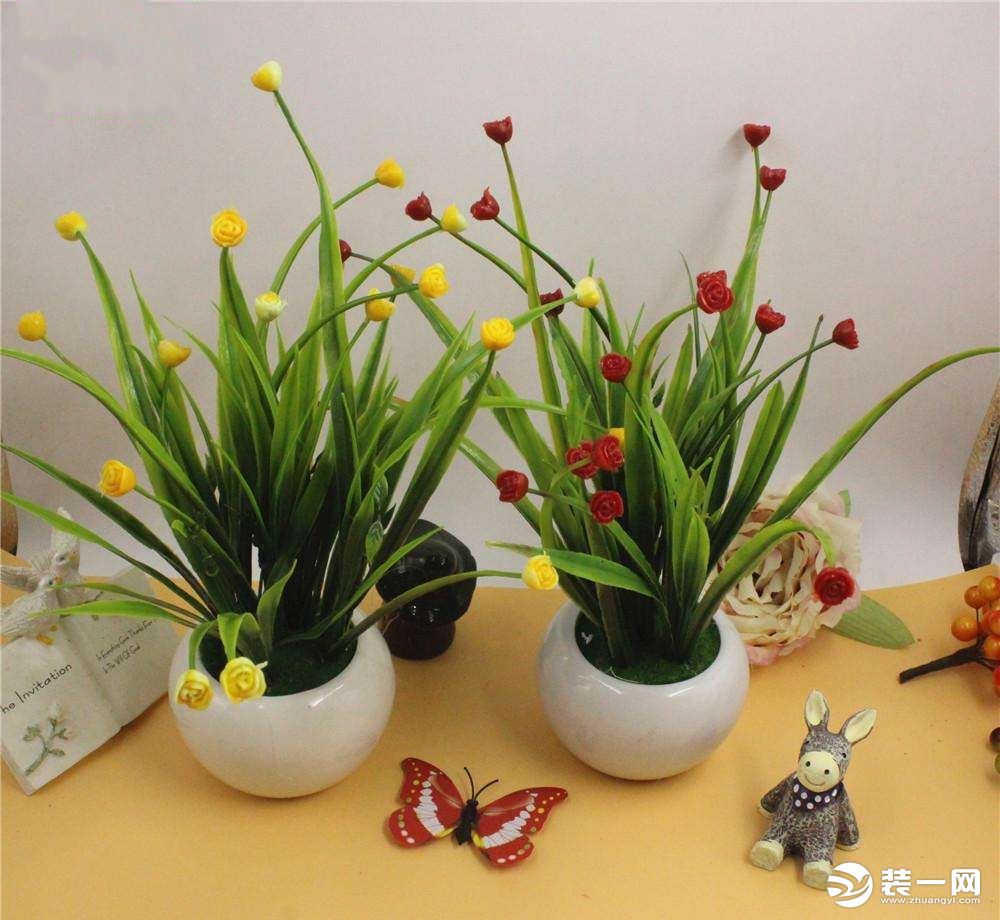 办公桌摆放植物图片
