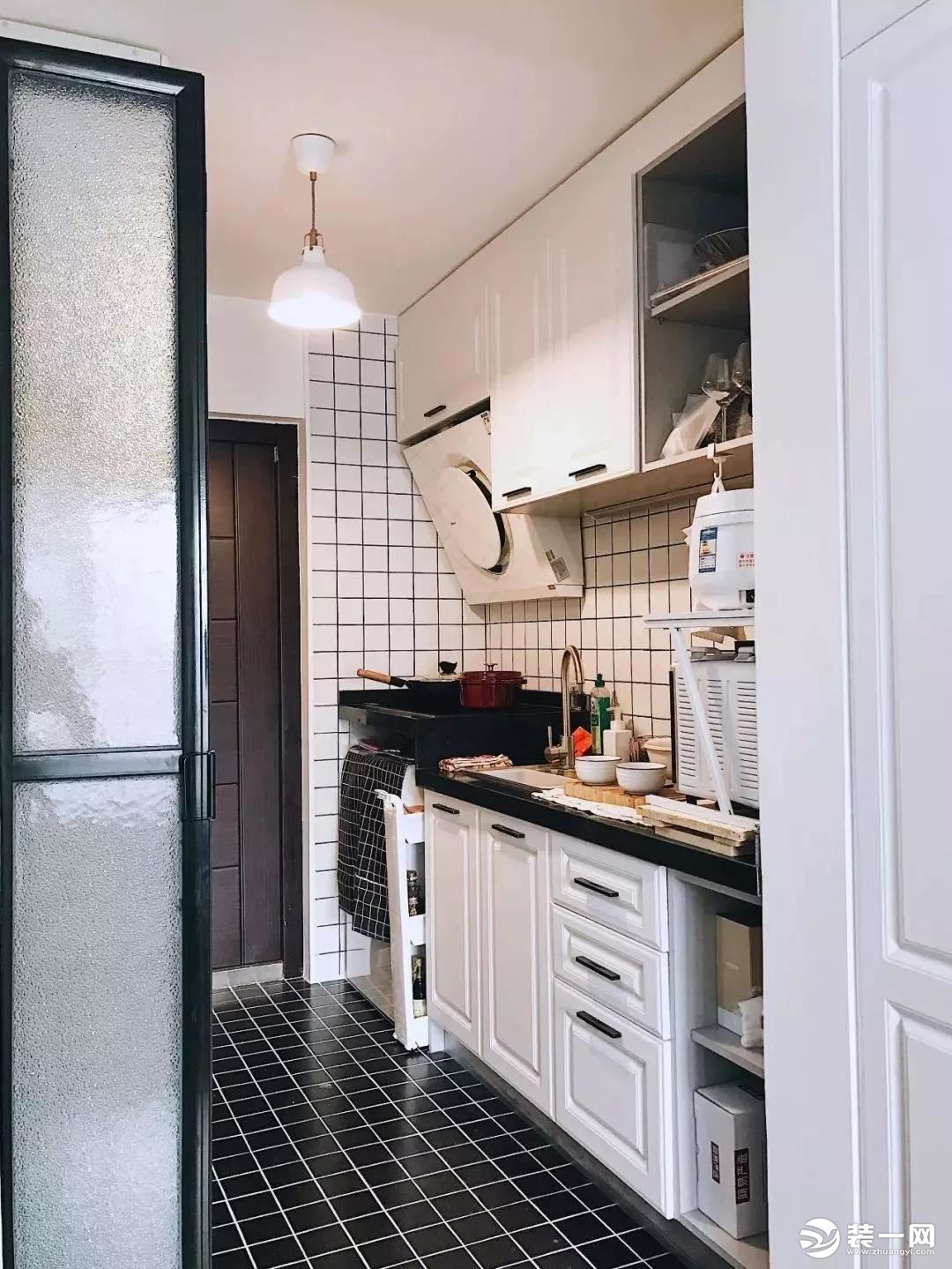 30平米单身公寓装修设计案例--玄关厨房