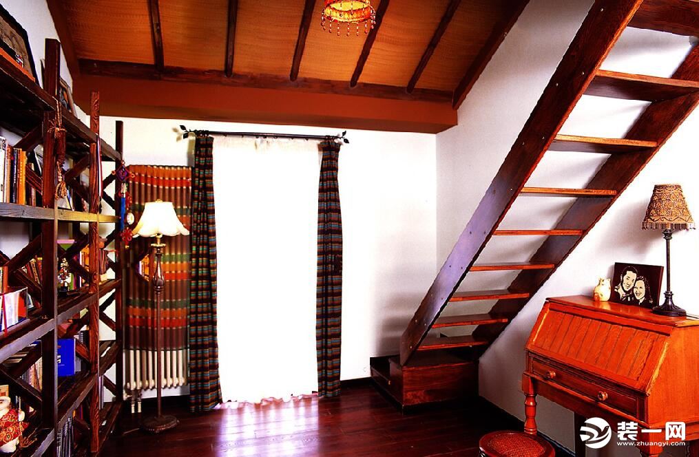 小型复式楼楼梯装修设计图片--复古风格