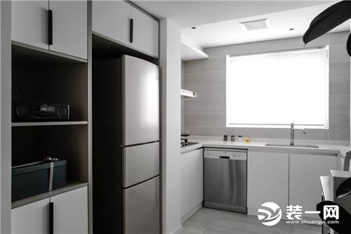 现代简约单身公寓厨房装修案例