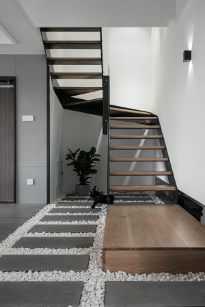 复式公寓现代风木楼梯设计图片