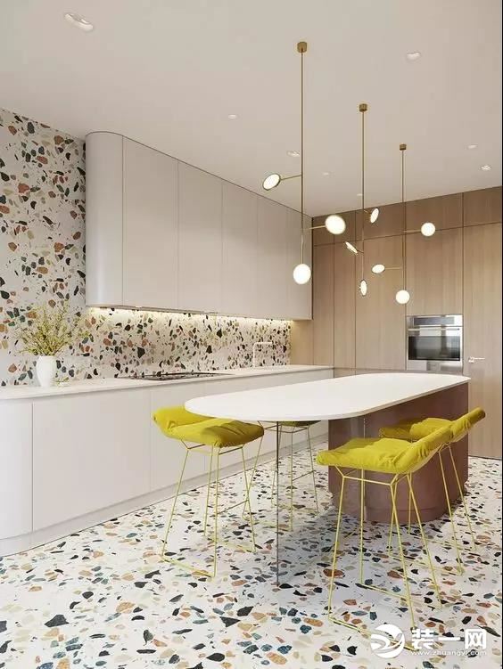 2019年厨房墙面流行这样铺瓷砖，别再只用小白砖了！