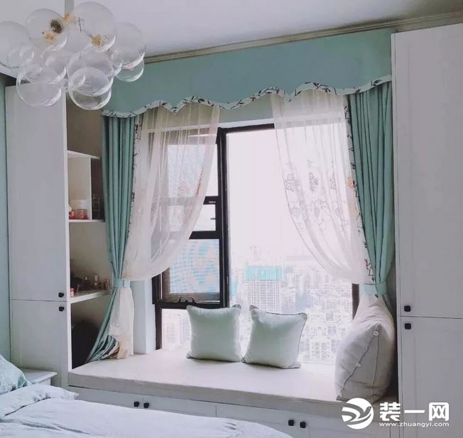 盐城装修网最新款卧室飘窗装修设计案例 矩形飘窗装修效果图