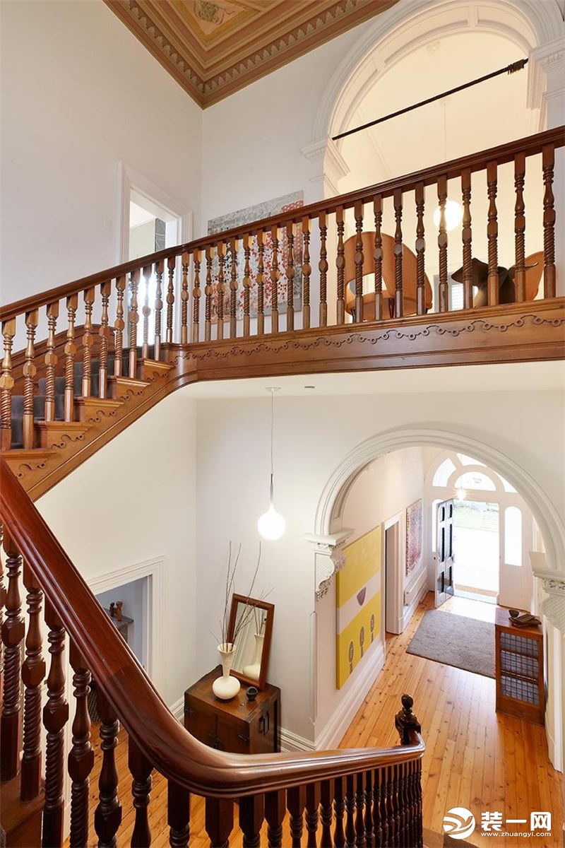 复古木质楼梯装修效果图大全之环形木质楼梯