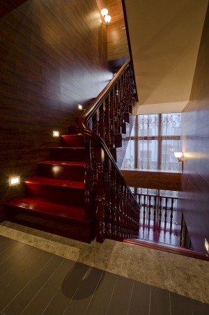 复古木质楼梯装修效果图大全之复古木质楼梯