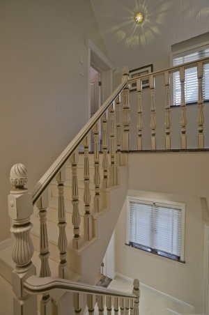 复古木质楼梯装修效果图大全之欧式白色木质楼梯