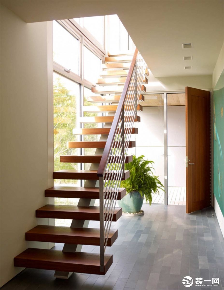 小型別墅樓梯裝修效果圖集錦之簡約木質樓梯