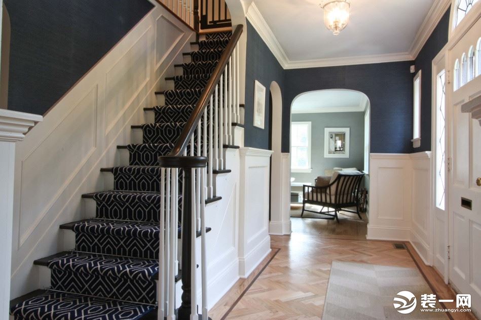 小型別墅樓梯裝修效果圖集錦之歐式風格樓梯