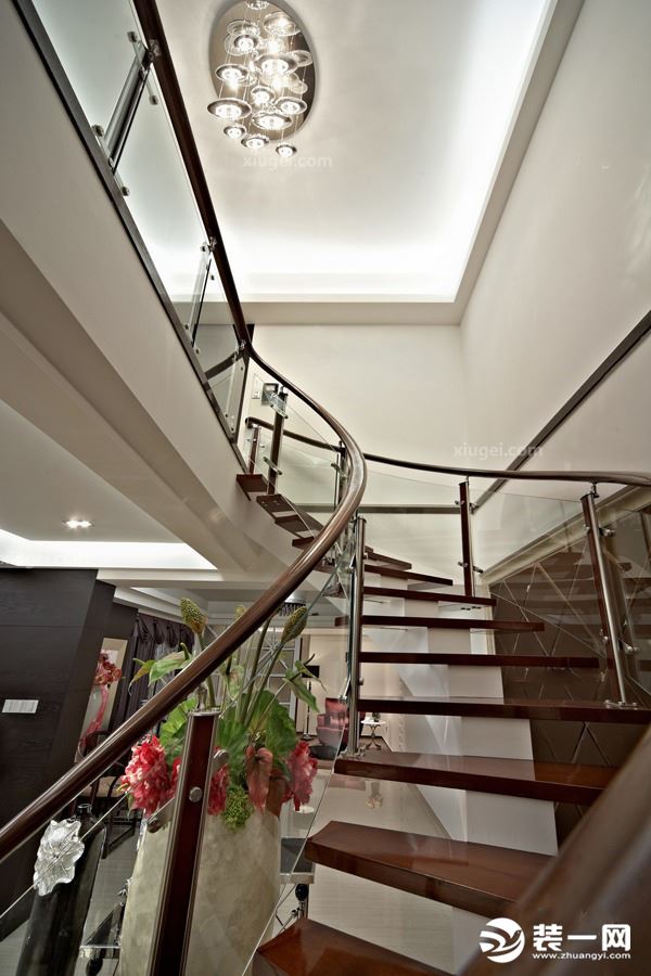 新中式玻璃楼梯图片