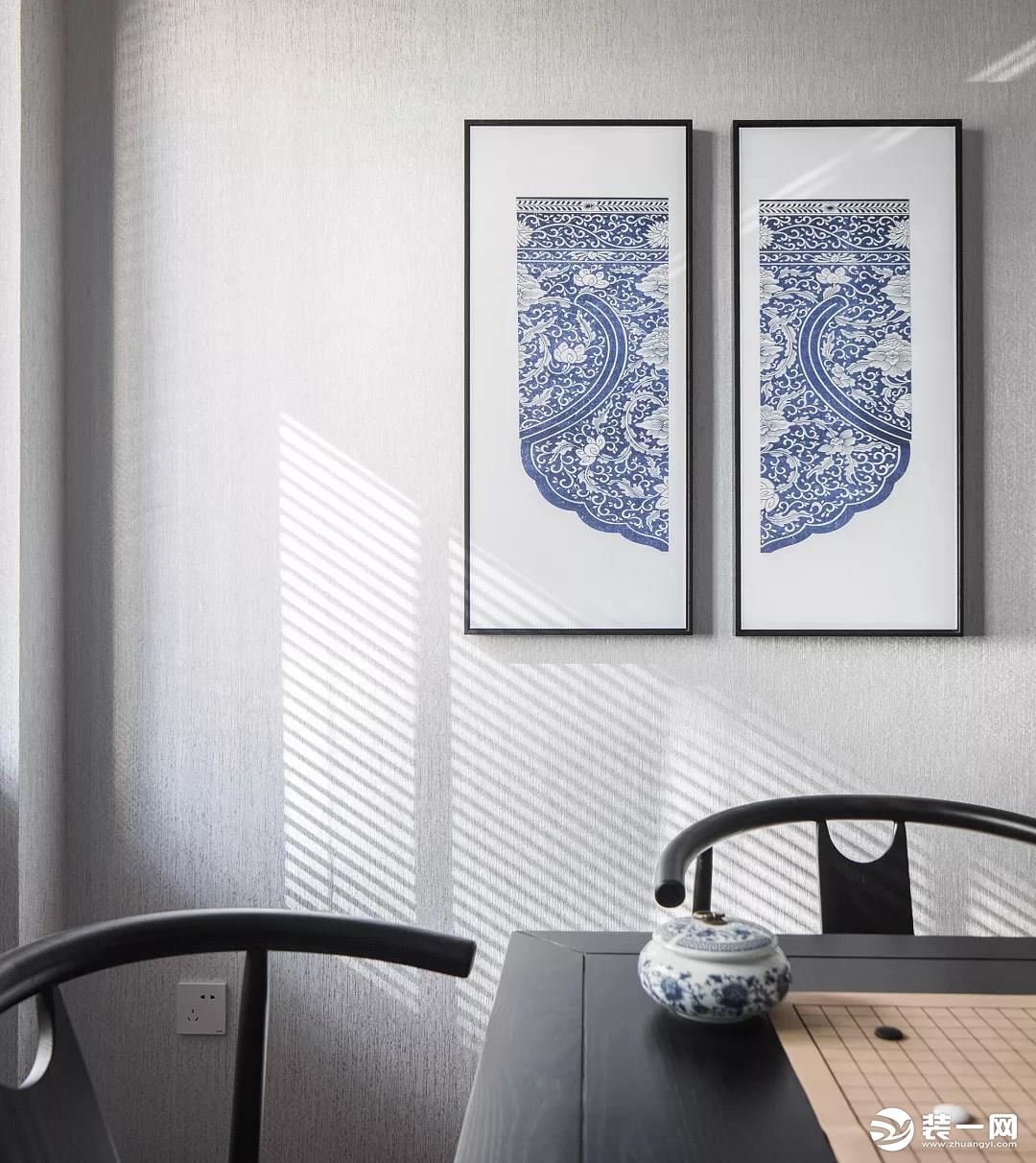 青花瓷风格中式客厅青花瓷吊顶灯装修图片欣赏 – 设计本装修效果图