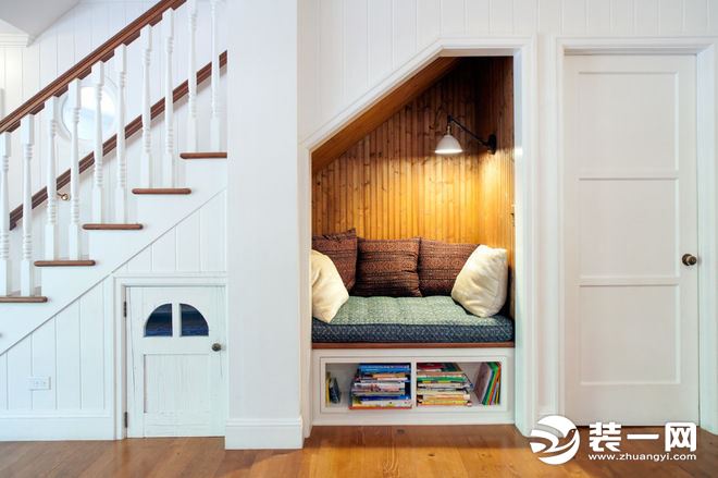 楼梯设计成阅读室效果图