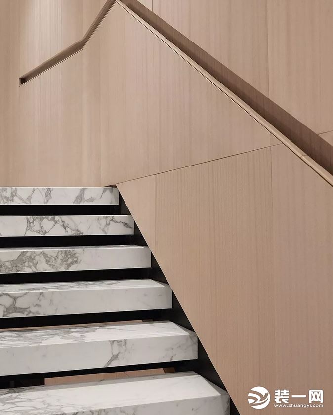 现代轻奢楼梯间设计图片