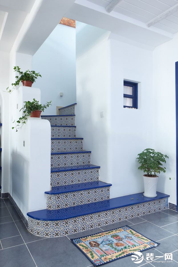 美观小型别墅敞开式楼梯间装修效果图集锦之地中海风格