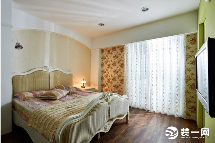 温馨清新田园风格110平米三居室卧室窗帘装修效果图