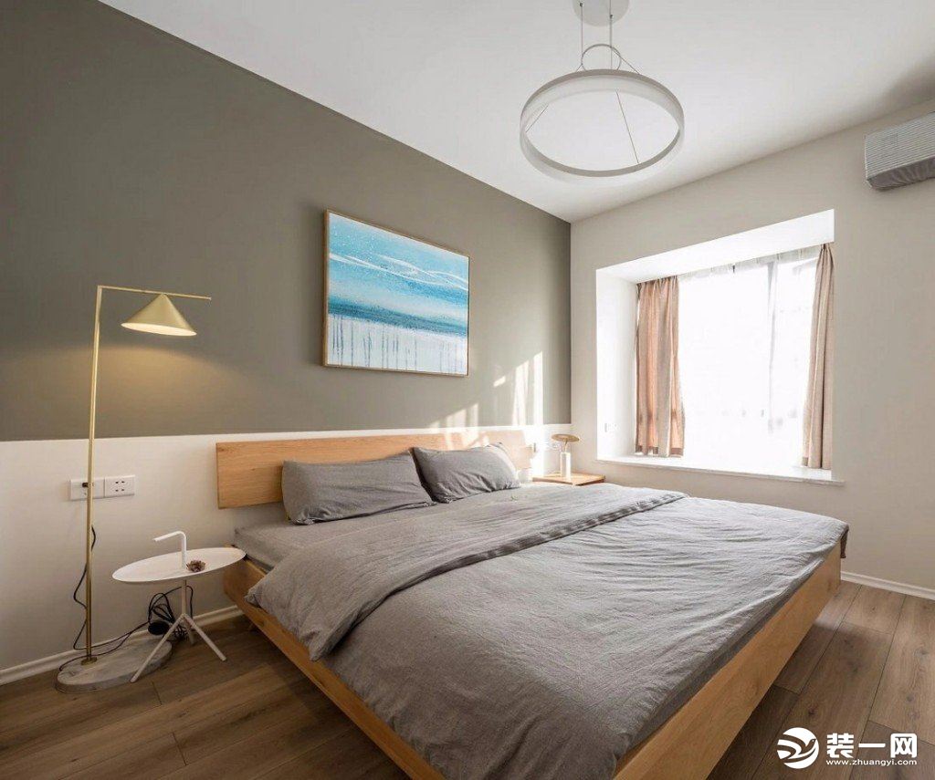 现代简约风格卧室装修效果图  自然木纹营造的清雅质朴舒适感!