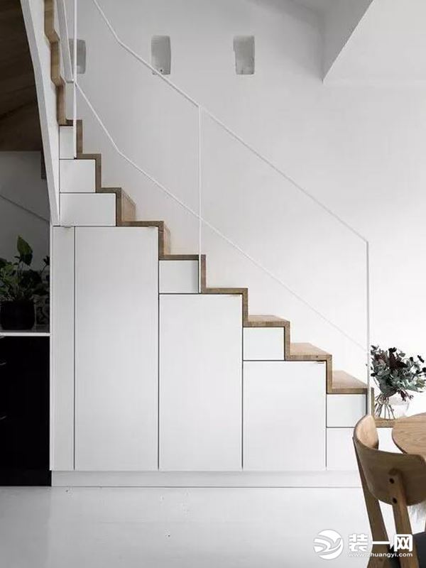 室内楼梯装修 木质材质楼梯装修效果图