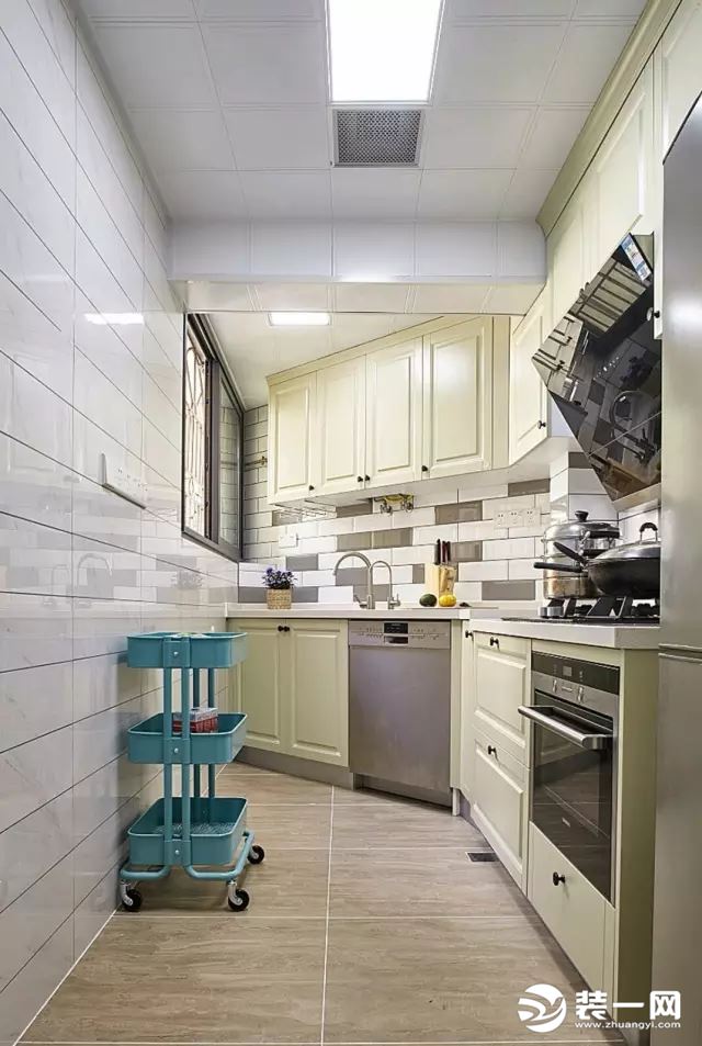 两居室厨房不规则设计装修效果图片