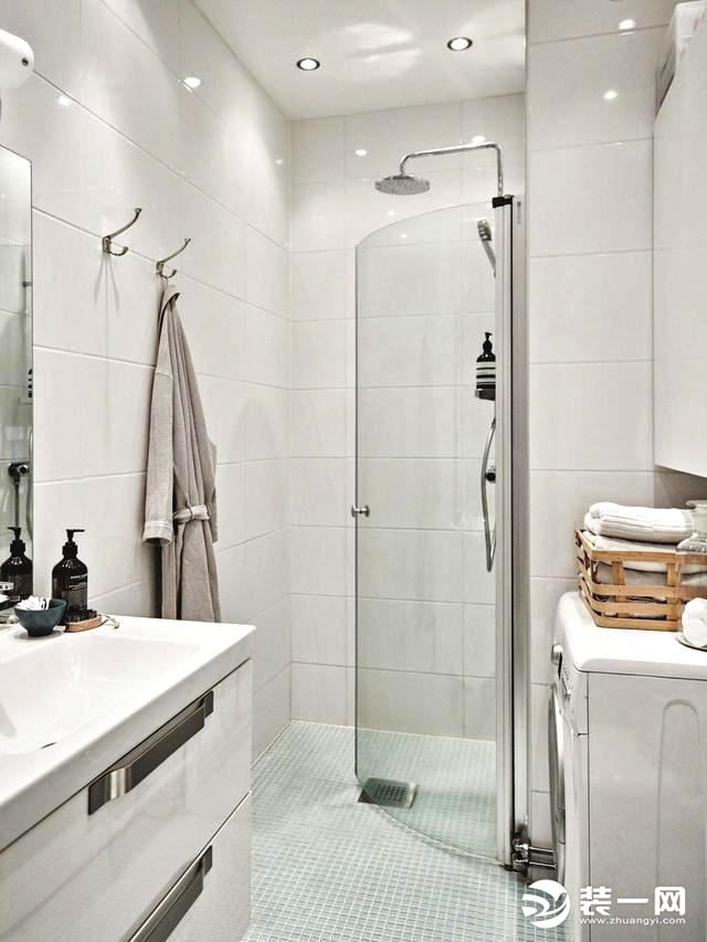 淋浴间玻璃隔断效果 不到顶部卫生间淋浴装修效果图