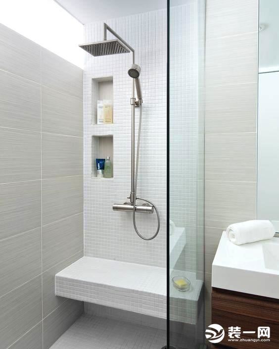 淋浴间玻璃隔断效果 顶部隔断卫生间淋浴装修效果图