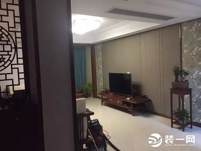 下一楼带小院装修和地下室的新房 图片