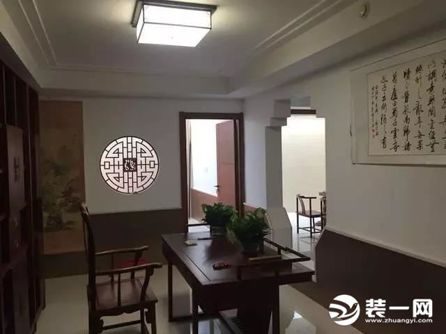 下一楼带小院装修和地下室的新房 图片