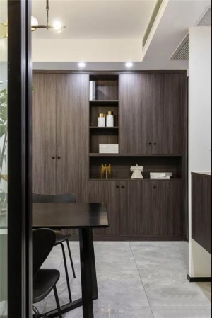 109平米现代简约风格三居室餐边柜装修案例