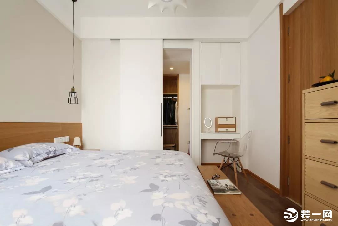 102平米日式三居室卧室装修效果图